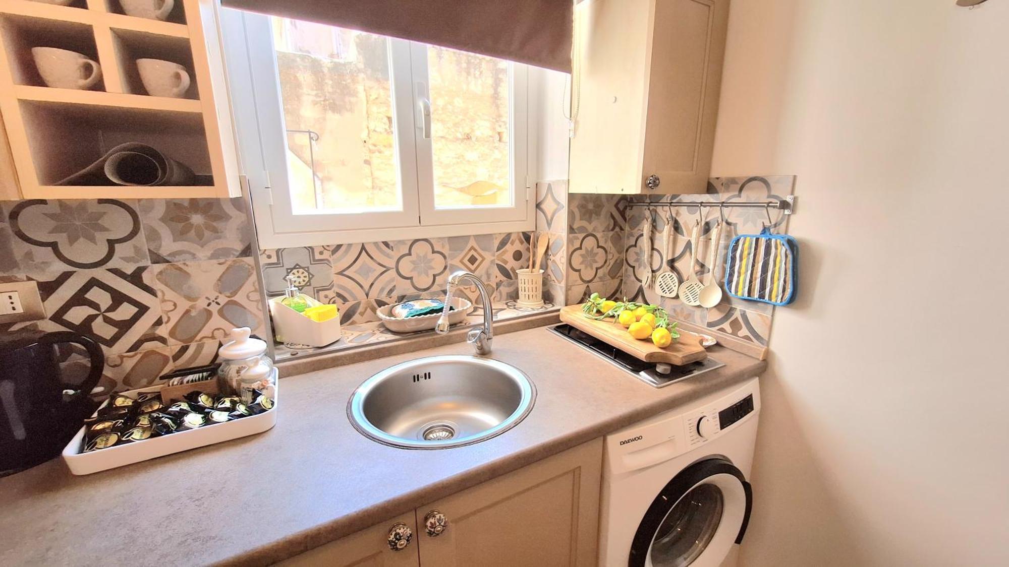 Citrus Giallo Apartment